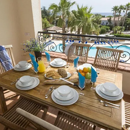 4 People - Next To The Sea *