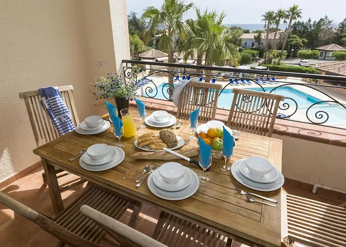 4 People - Next To The Sea *